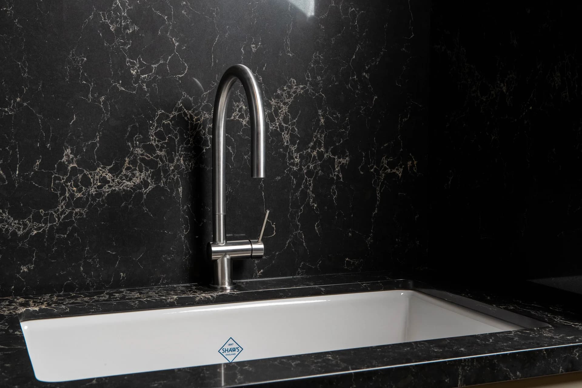Stain Resistance Compared: Wine, Coffee & Oil on Quartz vs. Porcelain